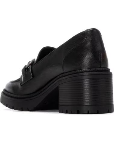 XTI 144274 MOCASÍN NEGRO CON TACÓN Y DETALLE DE CADENA NEGRO