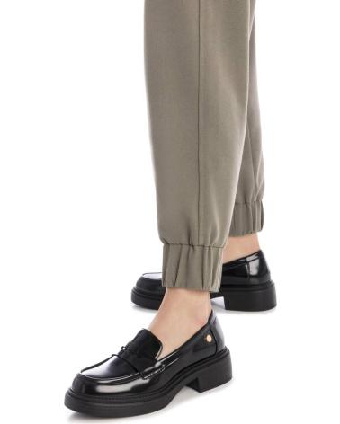 MOCASINES XTI 144528 NEGROS DE CHAROL CON PLATAFORMA NEGRO