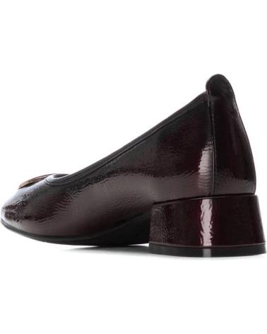 CARMELA 162540 BURGUNDY LOW HEEL PUMPS BURDEOS