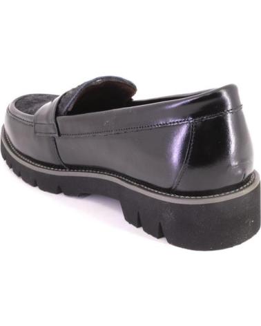 TREINTAS 4427: MOCASINES DE PIEL NEGROS CON SUELA TRACK NEGRO