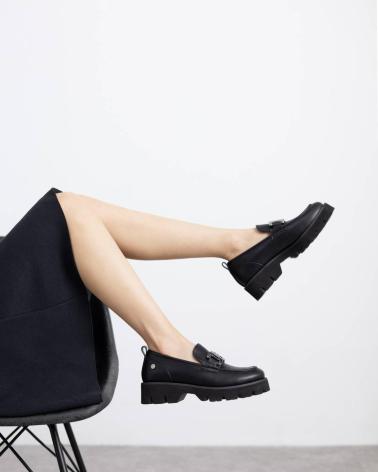 MOCASSINS XTI 144678 PRETOS COM CORRENTE NEGRO