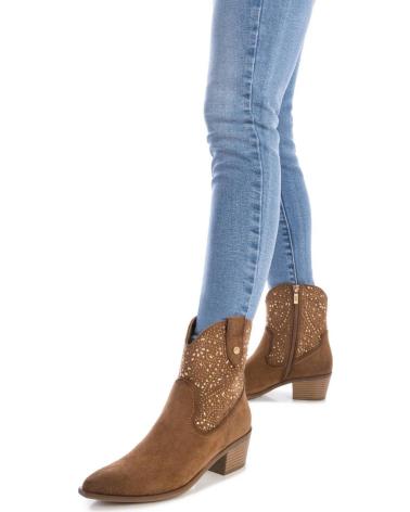 XTI 144309 CAMEL COWBOY ANKLE BOOT WITH PERFORATED DETAILS CAMEL