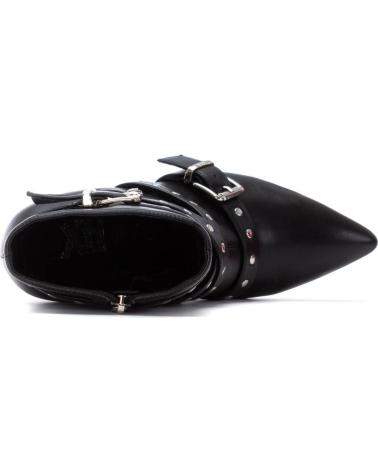 BOTÍN XTI 144649 NEGRO CON HEBILLAS Y TACHUELAS NEGRO