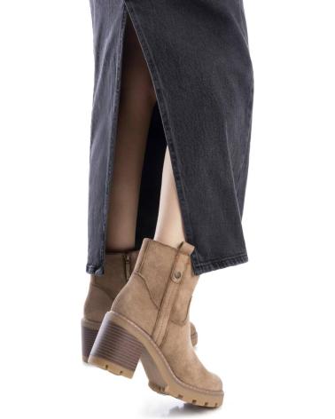 BOTINES REFRESH 173032 BEIGE CON TACÓN Y SUELA TRACK BEIGE