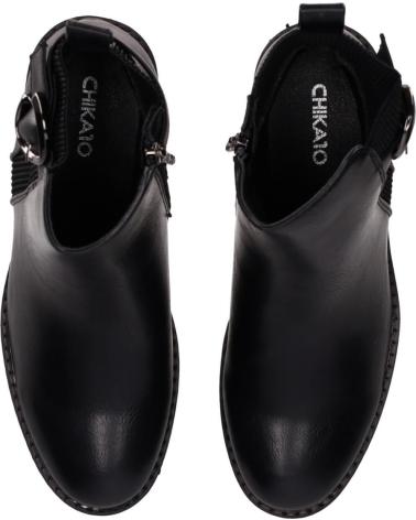 CHIKA10 PILAR 29 SCHWARZE STIEFELETTEN MIT ABSATZ UND METALLDETAILS NEGRO-BLACK