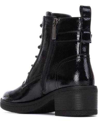 BOTA CARMELA 162577 PRETA COM ATACADORES E FIVELA NEGRO