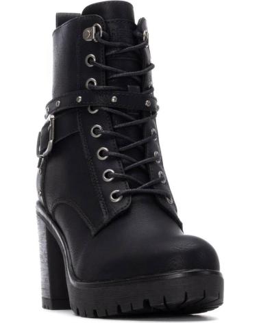 BOTAS REFRESH 172916 NEGRAS CON PLATAFORMA Y CORDONES NEGRO