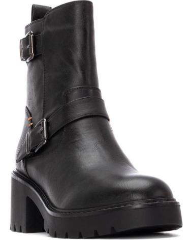 BOTÍN REFRESH 172973 NEGRO CON HEBILLAS Y SUELA TRACK NEGRO