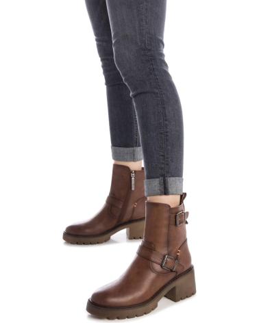 BOTÍN REFRESH 172973 CAMEL CON HEBILLAS Y SUELA TRACK CAMEL