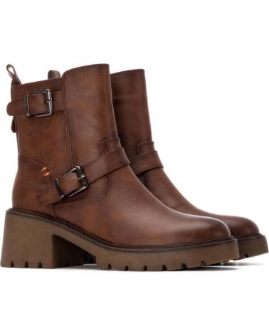 BOTÍN REFRESH 172973 CAMEL CON HEBILLAS Y SUELA TRACK CAMEL