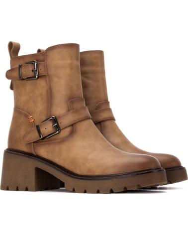 BOTÍN REFRESH 172973 BEIGE CON HEBILLAS Y SUELA TRACK BEIGE