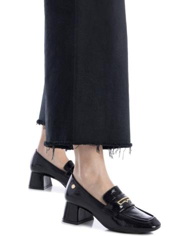 XTI MOCASÍN CON TACÓN 144251 NEGRO NEGRO