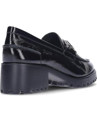 MOCASSIN 24 HORAS PALAK 26565 EN CUIR VERNI NOIR AVEC BOUCLE MÉTALLIQUE ET SEMELLE CRANTÉE NEGRO