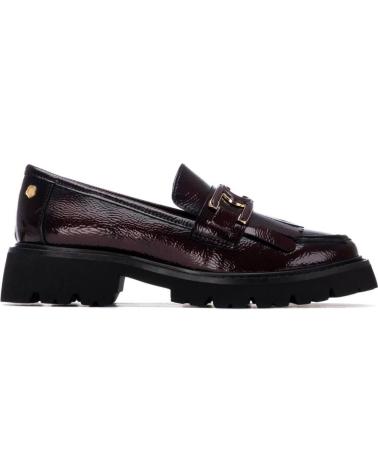 CARMELA 162698 BURGUNDY LOAFER WITH TRACK SOLE ROJO