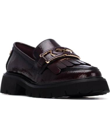 CARMELA 162698 BURGUNDY LOAFER WITH TRACK SOLE ROJO
