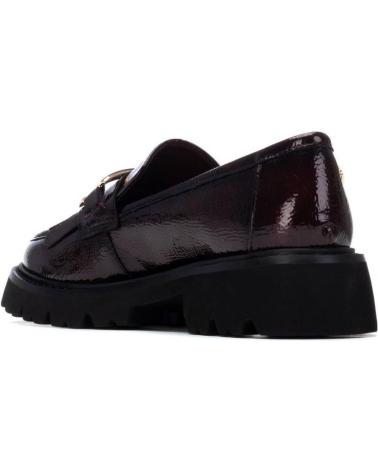 CARMELA 162698 BURGUNDY LOAFER WITH TRACK SOLE ROJO
