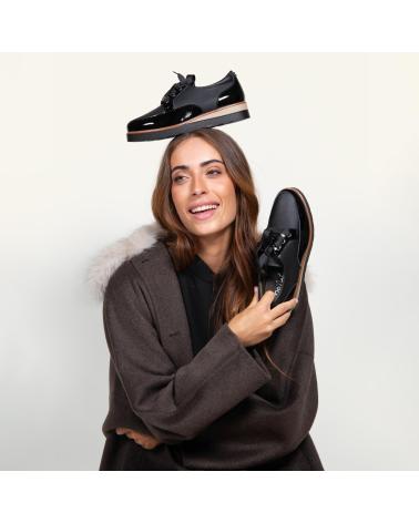 CHAUSSURES RICHELIEU CHIKA10 RE FICUS 01 NOIRES EN CUIR VERNI À PLATEFORME NEGRO-BLACK