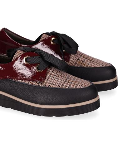 ZAPATOS DE CORDONES CHIKA10 RE FICUS 03 BICOLOR CHAROL BURDEOS Y TEXTURA CON PLATAFORMA MULTICOLOR