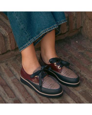 ZAPATOS DE CORDONES CHIKA10 RE FICUS 03 BICOLOR CHAROL BURDEOS Y TEXTURA CON PLATAFORMA MULTICOLOR