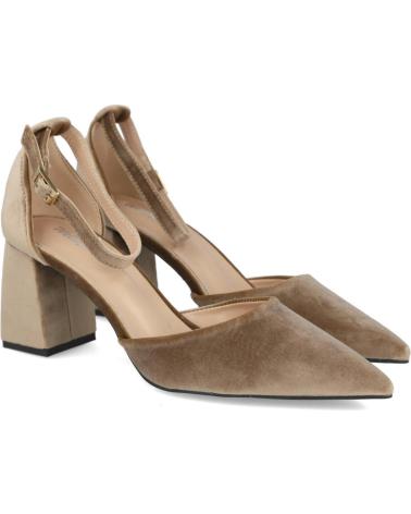 ZAPATO DE TERCIOPELO TAUPE CON TACÓN BUBBLE BOBBLE M785 TAUPE