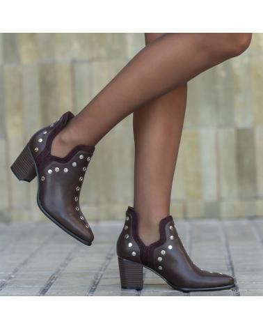 BUONAROTTI S-5524 BOTINES CALADOS CON TACHAS DE TACON MUJER MARRON