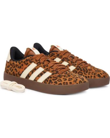 ZAPATILLA CASUAL ADIDAS VL COURT 3.0 KK4668 CON ESTAMPADO DE LEOPARDO MARRóN