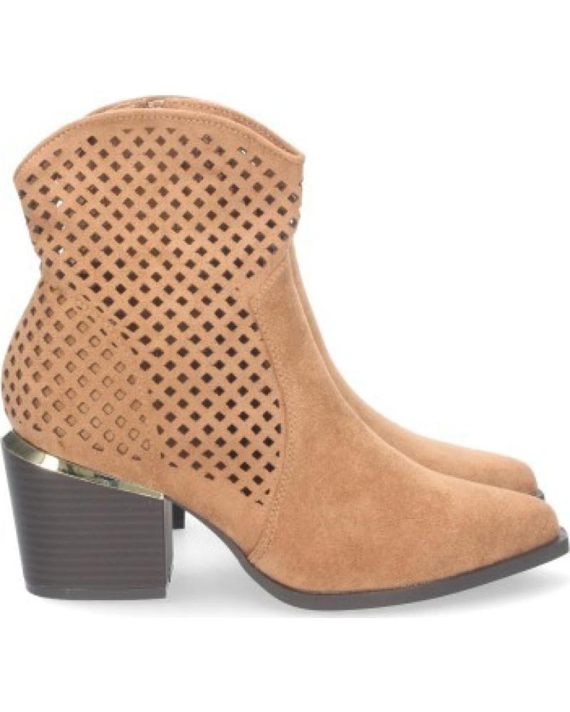 BOTAS DE MUJER SPORT3PUNTO0 A-2214 CAMEL CON DISEÑO TROQUELADO Y TACÓN GRUESO VARIOS COLORES