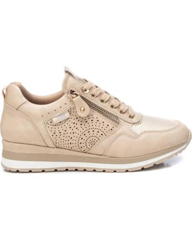 XTI 044320 ZAPATILLA CASUAL MUJER CON PERFORACIONES BEIGE