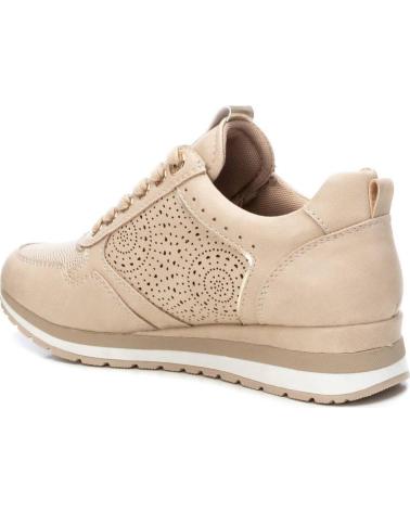 XTI 044320 ZAPATILLA CASUAL MUJER CON PERFORACIONES BEIGE