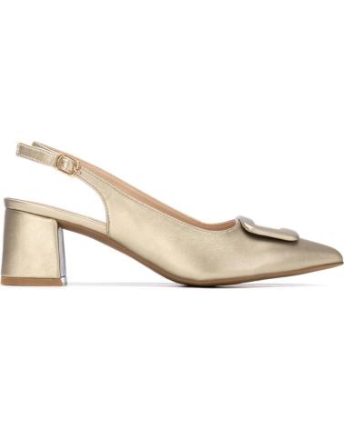 XTI ZAPATOS DE TACÓN DESTALONADOS XTI EN ORO CON HEBILLA DECORATIVA ORO