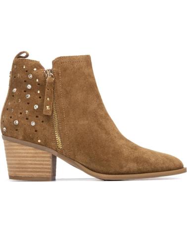 CARMELA BOTINES CARMELA DE PIEL CAMEL CON TACHUELAS CAMEL