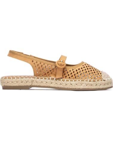 REFRESH ALPARGATAS CAMEL CON TIRA TRASERA Y DISEÑO CALADO CAMEL