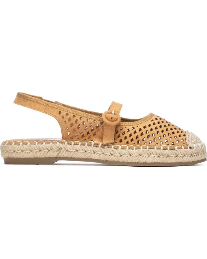 REFRESH ALPARGATAS CAMEL CON TIRA TRASERA Y DISEÑO CALADO CAMEL