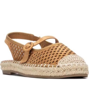 REFRESH ALPARGATAS CAMEL CON TIRA TRASERA Y DISEÑO CALADO CAMEL