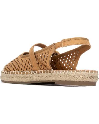 REFRESH ALPARGATAS CAMEL CON TIRA TRASERA Y DISEÑO CALADO CAMEL