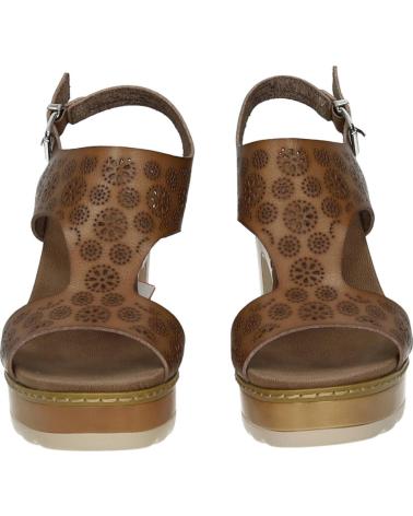 REFRESH SANDALIA DE TACÓN CON PLATAFORMA Y DISEÑO FLORAL EN TAUPE TAUPE