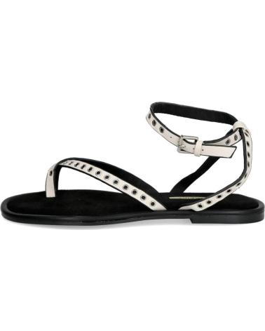 CORINA SANDALIAS PLANAS CORINA M6441 CON TACHUELAS PARA MUJER BEIGE