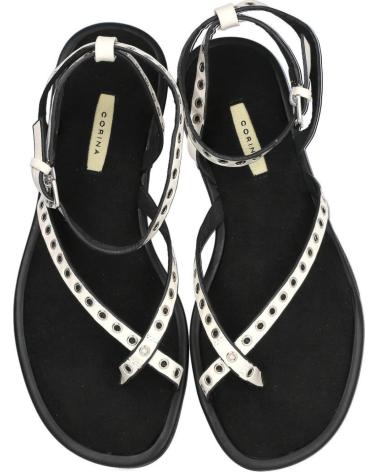 CORINA SANDALIAS PLANAS CORINA M6441 CON TACHUELAS PARA MUJER BEIGE