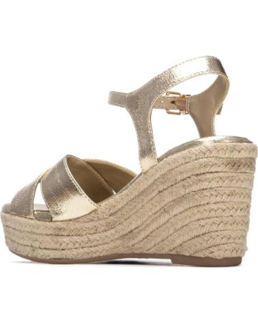 XTI SANDALIA CON CUNA Y PLATAFORMA MUJER 145328 COLOR ORO METAL