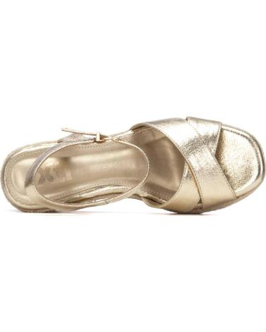 XTI SANDALIA CON CUNA Y PLATAFORMA MUJER 145328 COLOR ORO METAL