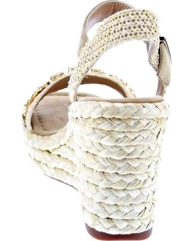 ALMA EN PENA SANDALIAS CON PLATAFORMA Y DETALLES DE PEDRERÍA MODELO V2651000 BEIGE