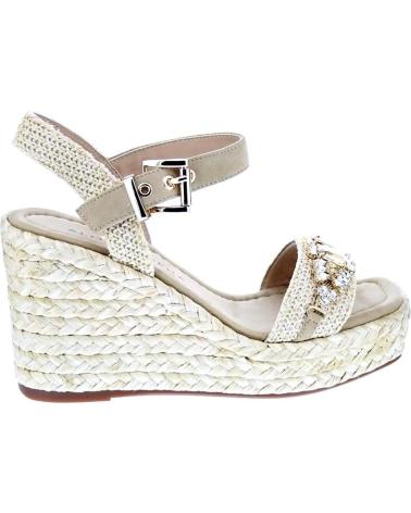 ALMA EN PENA SANDALIAS CON PLATAFORMA Y DETALLES DE PEDRERÍA MODELO V2651000 BEIGE
