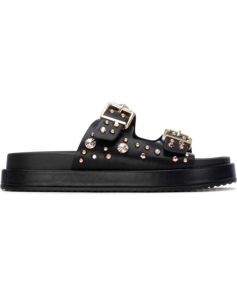 XTI SANDALIAS CON HEBILLAS Y TACHUELAS 130689 NEGRO