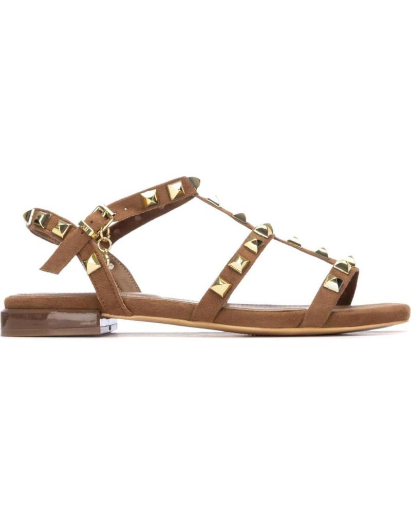 XTI SANDALIA PLANA CON TACHUELAS XTI 145488 CAMEL