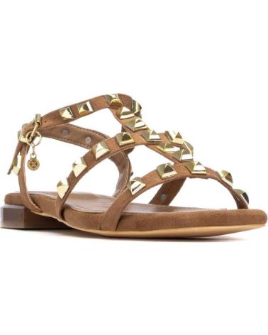 XTI SANDALIA PLANA CON TACHUELAS XTI 145488 CAMEL