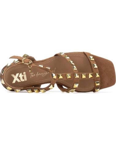 XTI SANDALIA PLANA CON TACHUELAS XTI 145488 CAMEL