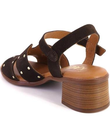 KAOLA SANDALIAS 2736 CON TACHUELAS Y TACÓN BLOQUE MARRON