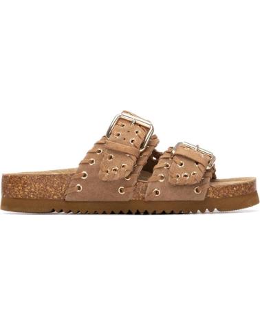 XTI SANDALIAS PLANAS XTI CON DOBLE HEBILLA Y DETALLE DE TACHUELAS CAMEL