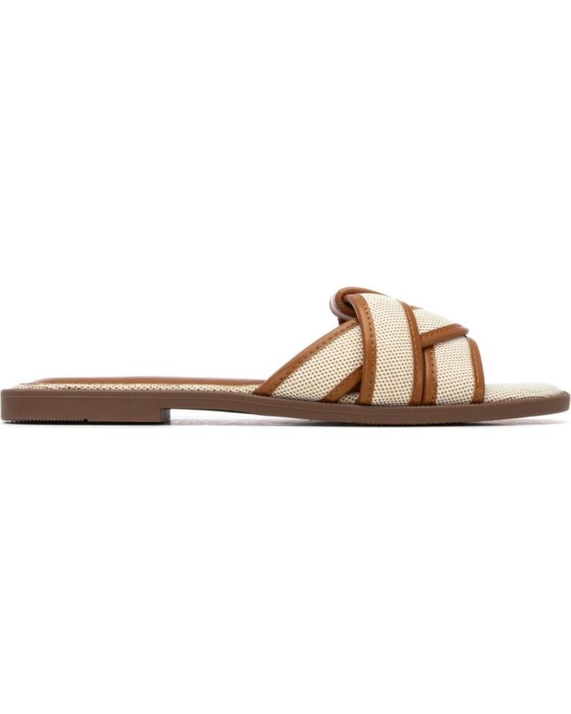 XTI SANDALIA PLANA CON TIRAS ENTRELAZADAS Y DETALLE EN CONTRASTE CAMEL