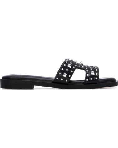 XTI SANDALIAS PLANAS CON TACHUELAS Y TIRAS CRUZADAS NEGRO